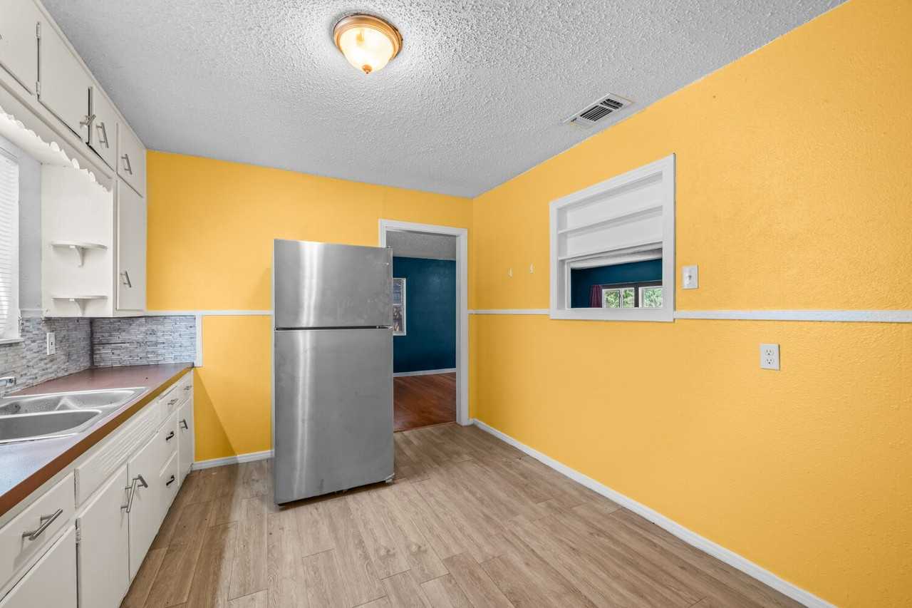 2605 41st St - Photo 6 of 16