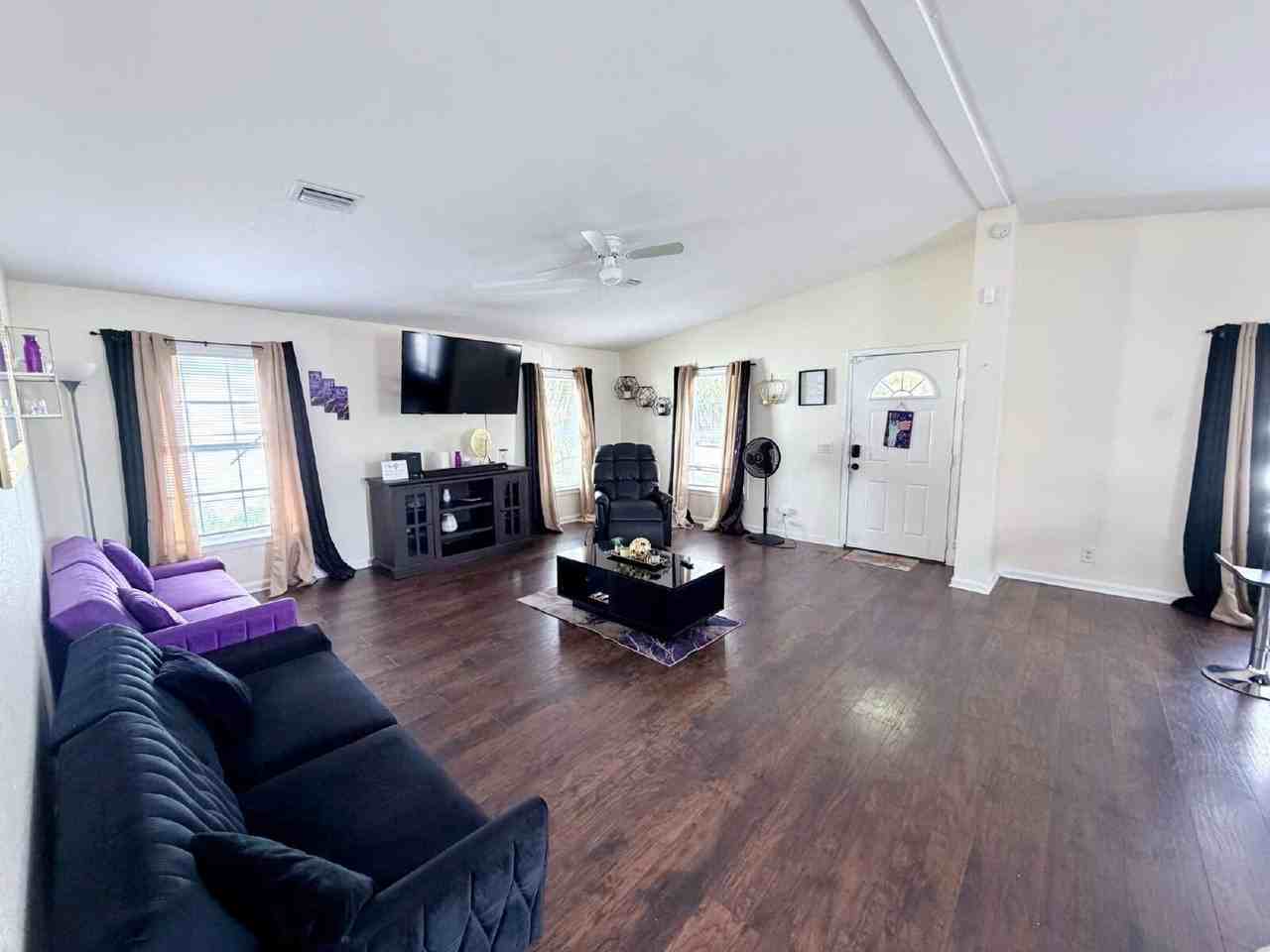 716 21st St - Photo 5 of 30