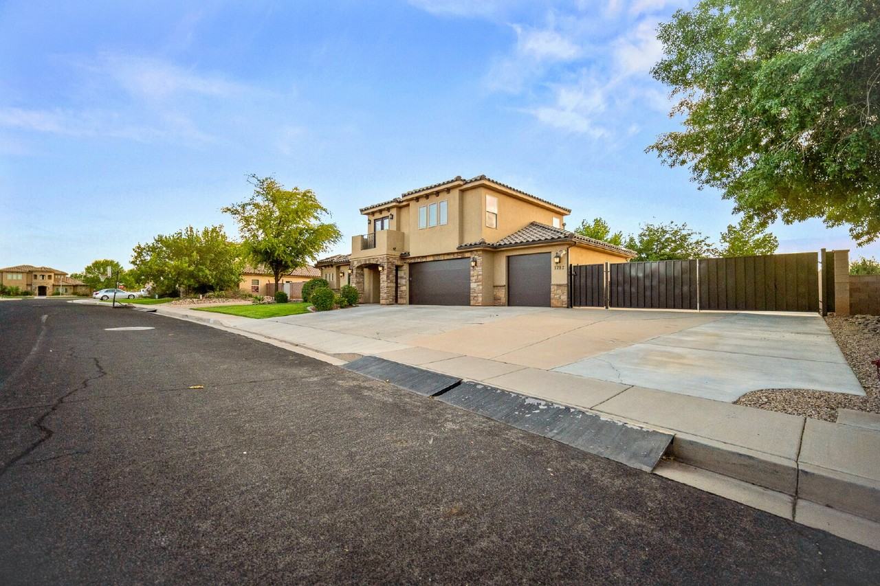 3782 S Brade Ln - Photo 4 of 50