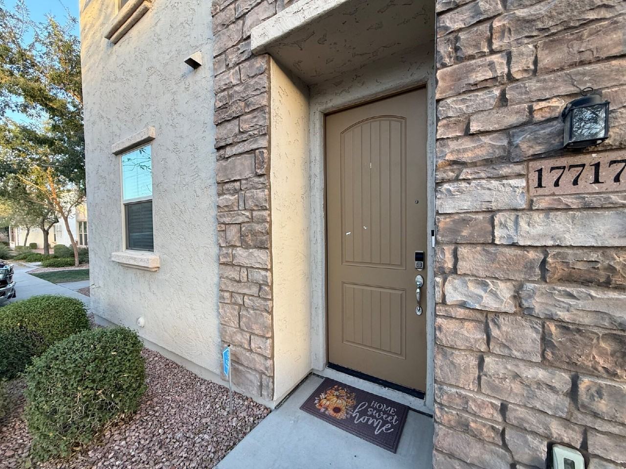 17717 W Mandalay Ln - Photo 2 of 35