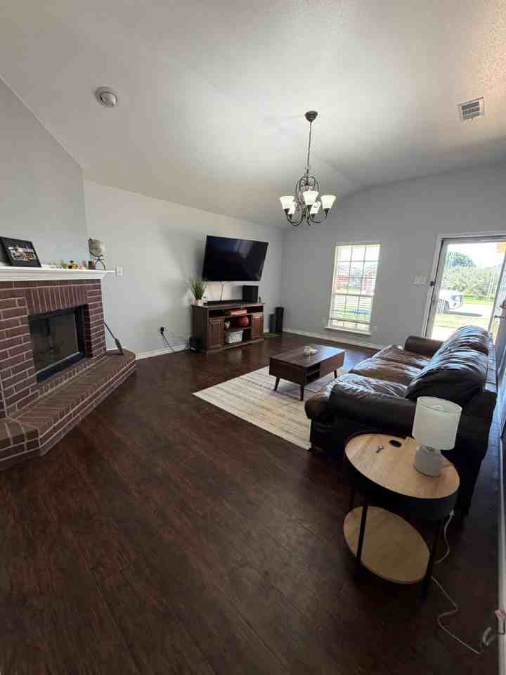 1904 100th St - Photo 3 of 19
