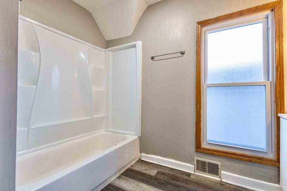5403 N 37th St - Photo 3 of 15