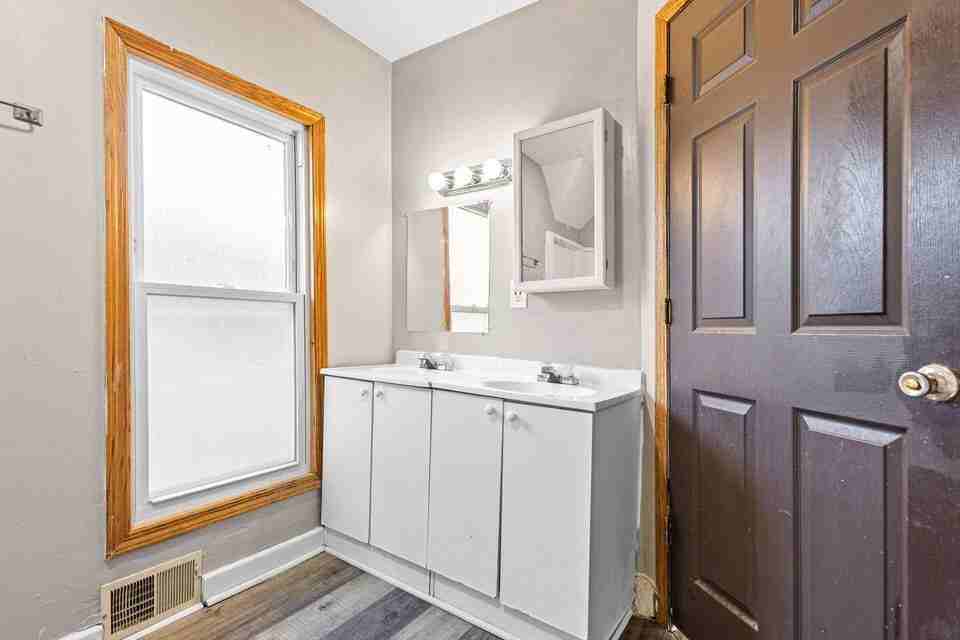 5403 N 37th St - Photo 4 of 15