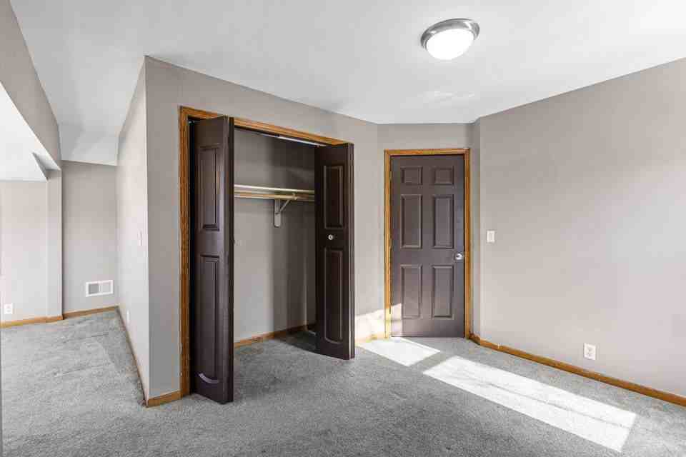 5403 N 37th St - Photo 7 of 15