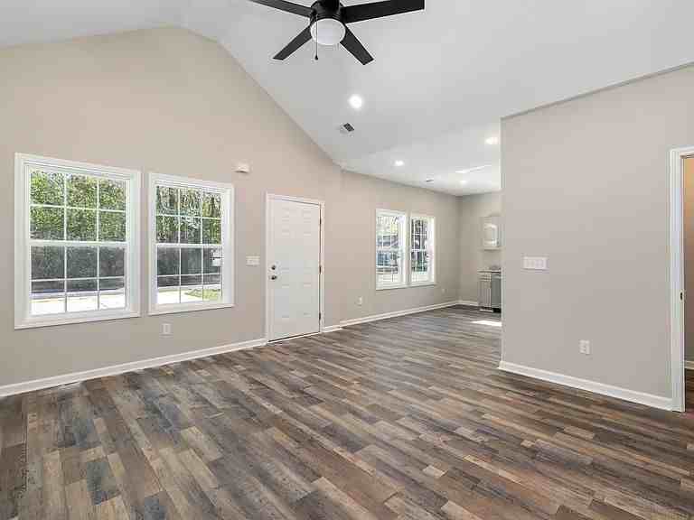 14 Hatfield St - Photo 5 of 23