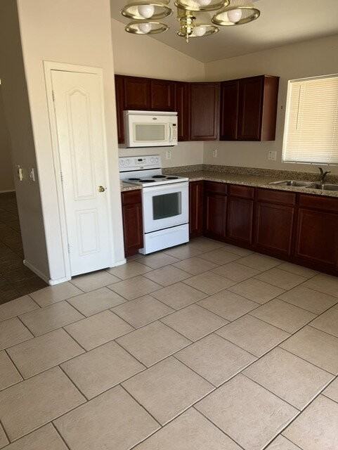 24115 N Desert Dr - Photo 5 of 25