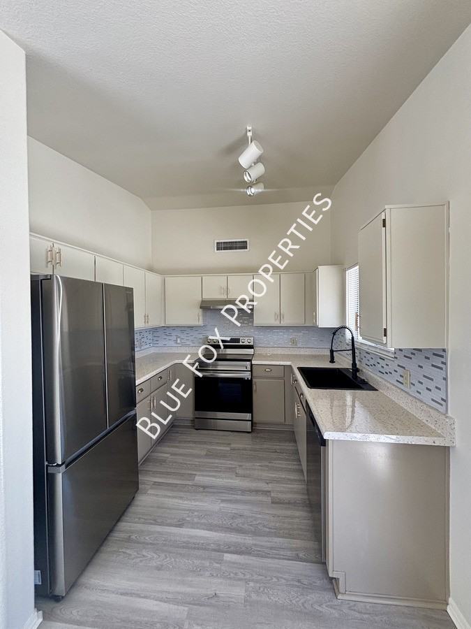 9055 E Alderpoint Way - Photo 4 of 19