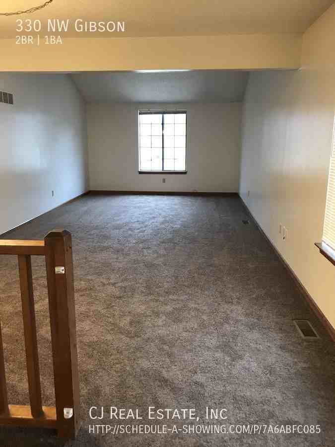 330 Nw Gibson Rd - Photo 2 of 10