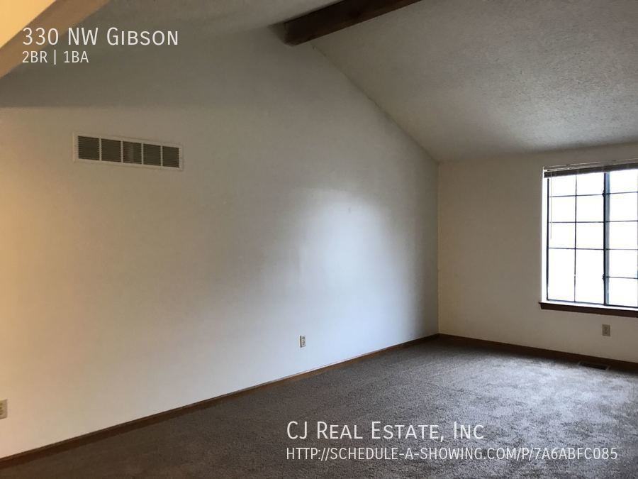 330 Nw Gibson Rd - Photo 3 of 10