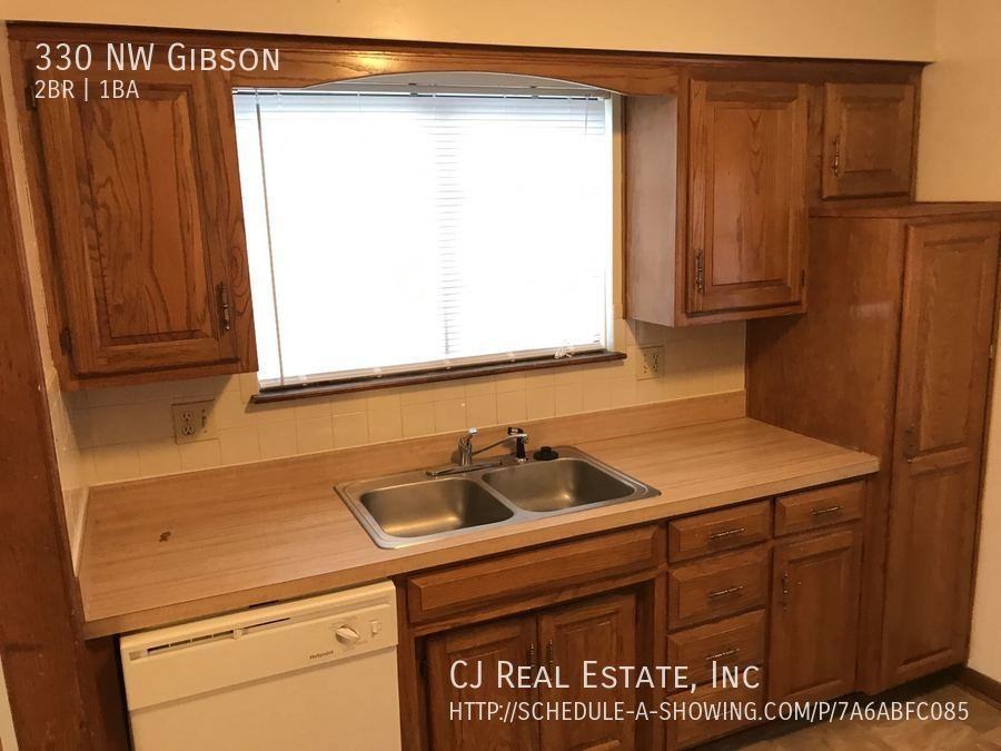 330 Nw Gibson Rd - Photo 6 of 10