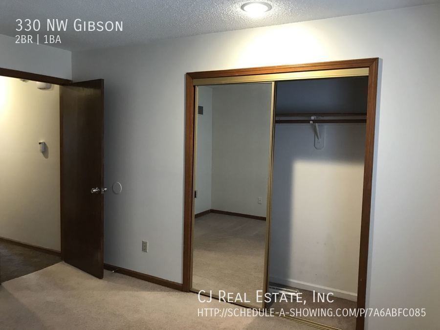 330 Nw Gibson Rd - Photo 7 of 10