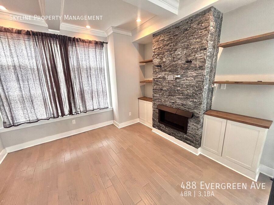 488 Evergreen Ave - Photo 4 of 31