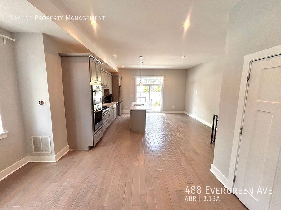 488 Evergreen Ave - Photo 5 of 31