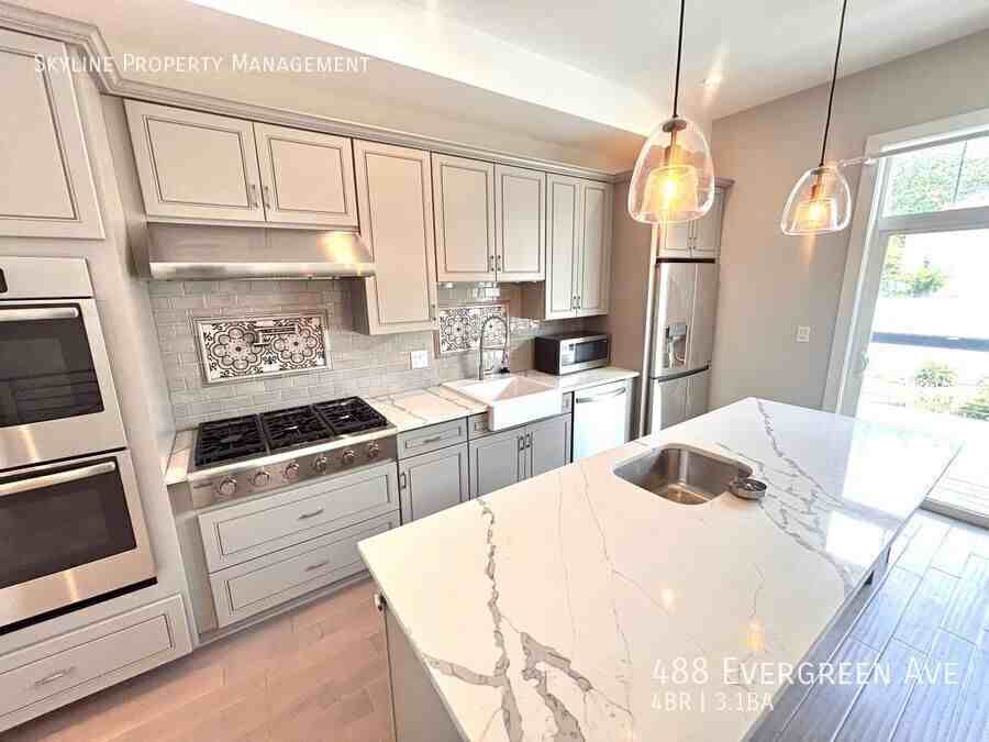 488 Evergreen Ave - Photo 6 of 31