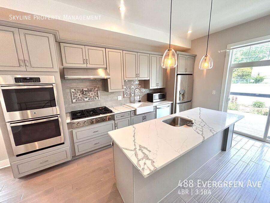488 Evergreen Ave - Photo 7 of 31