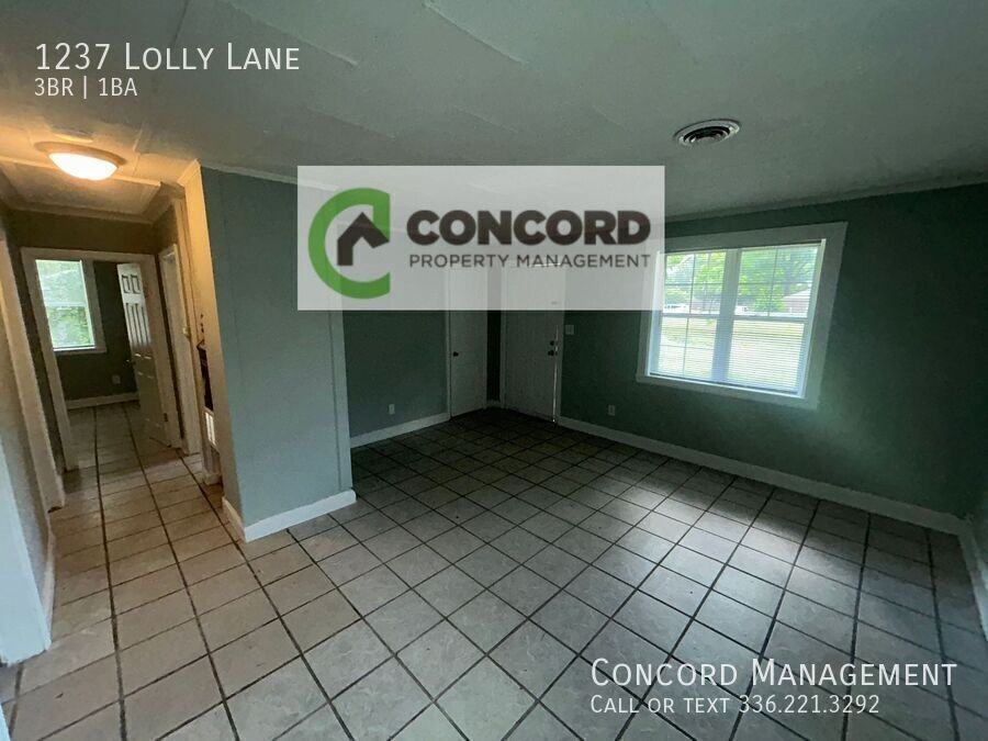 1237 Lolly Ln - Photo 4 of 16