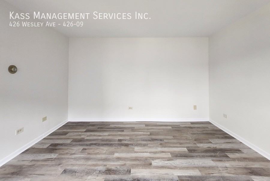 426 Wesley Ave #426-09 - Photo 4 of 11