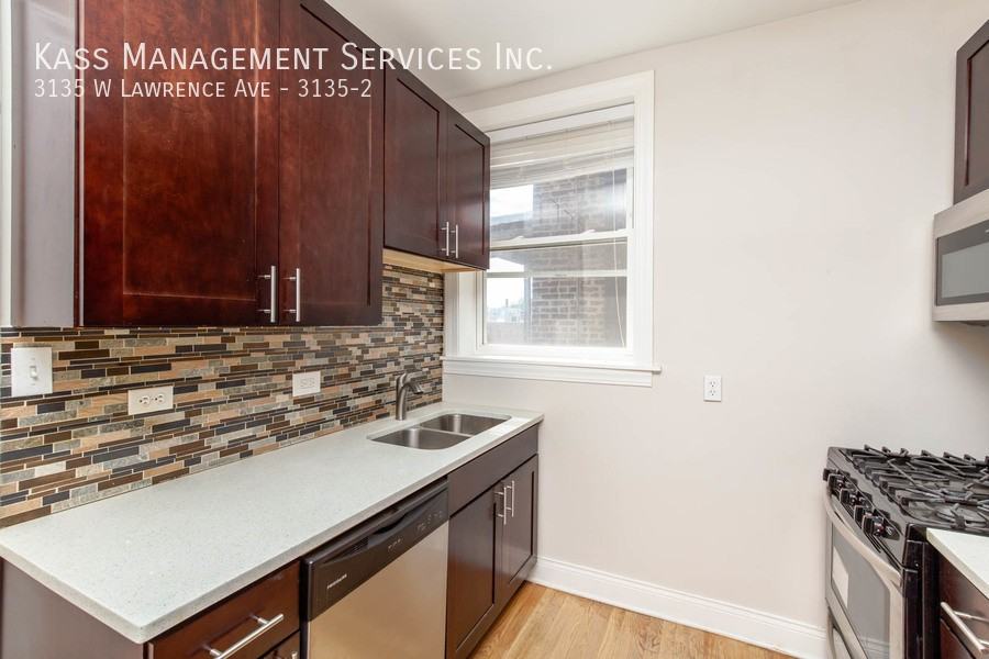 3135 W Lawrence Ave #3135-2 - Photo 2 of 10