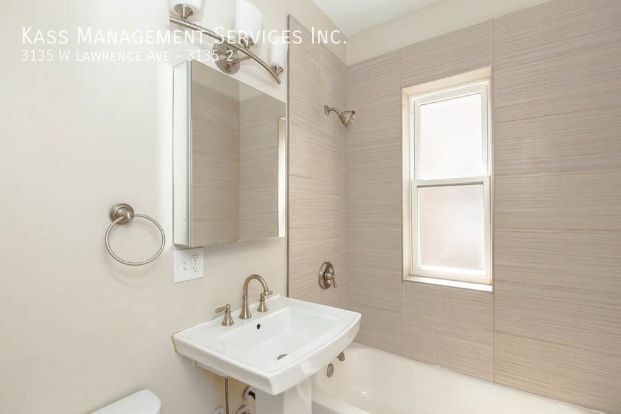 3135 W Lawrence Ave #3135-2 - Photo 3 of 10