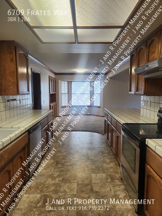 6709 Frates Way - Photo 6 of 23
