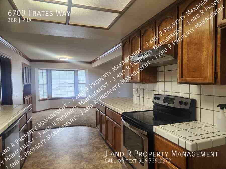 6709 Frates Way - Photo 7 of 23