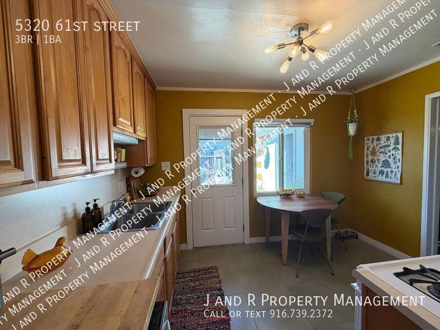 5320 61st St - Photo 3 of 12