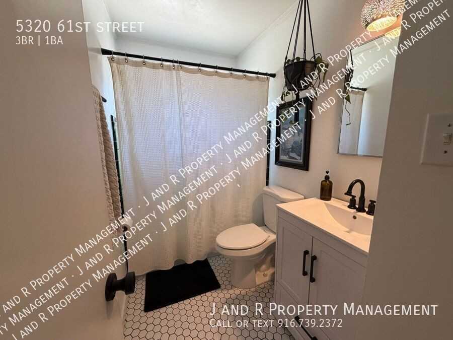 5320 61st St - Photo 5 of 12