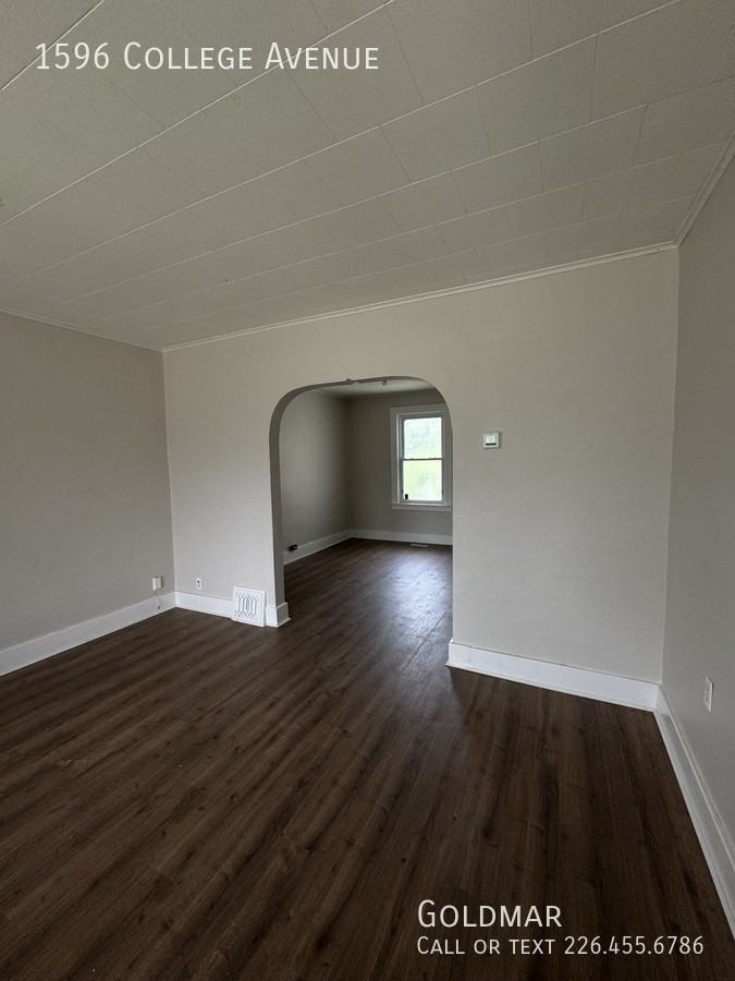 1596 College Ave - Photo 2 of 11