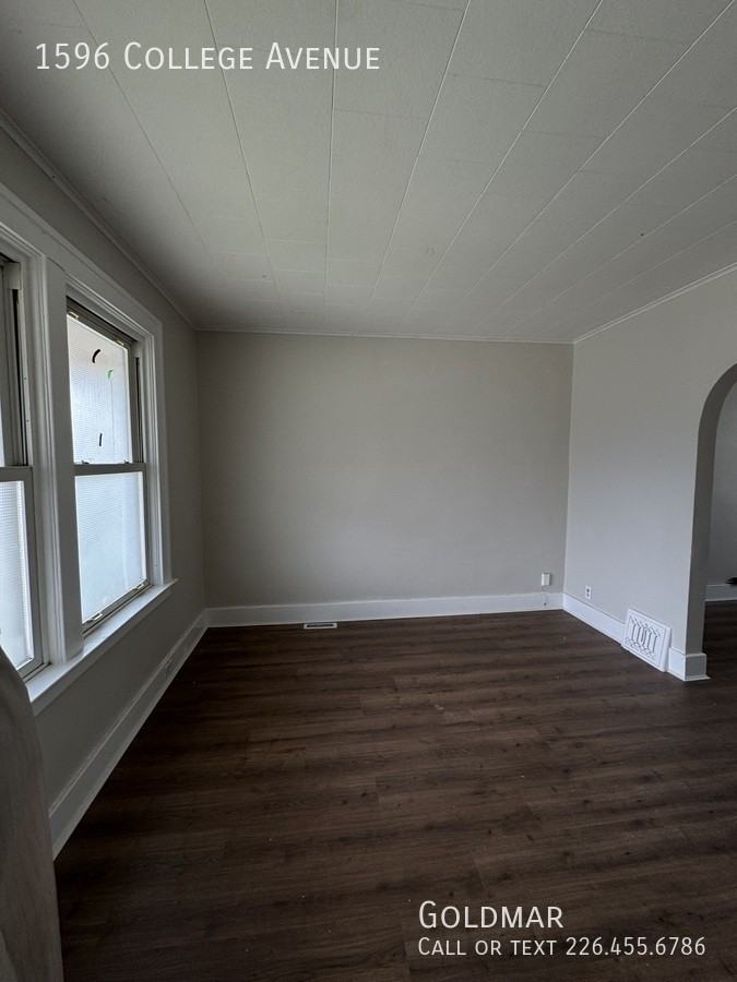 1596 College Ave - Photo 3 of 11
