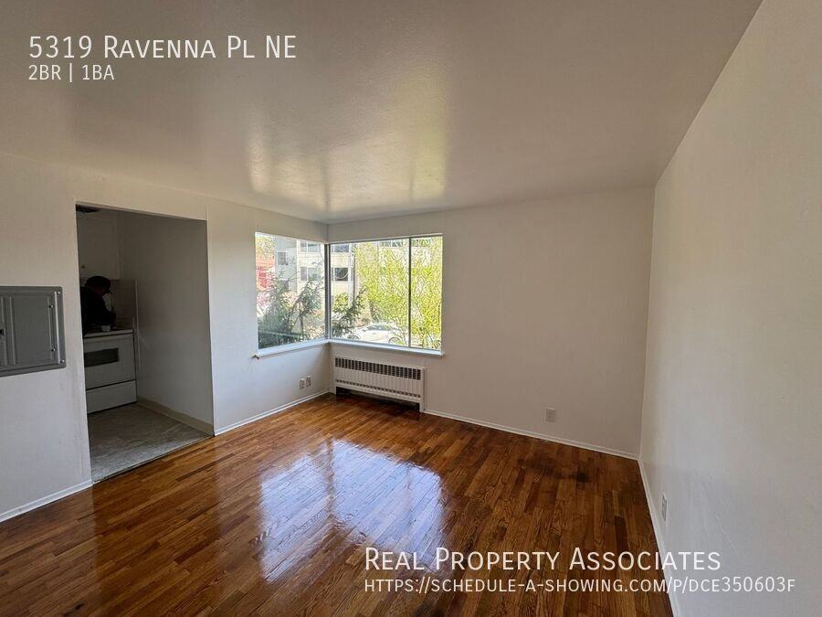 5319 Ravenna Pl Ne - Photo 6 of 14