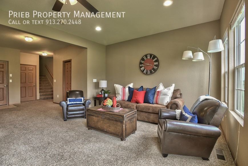 856 S Woodson Ct - Photo 3 of 20