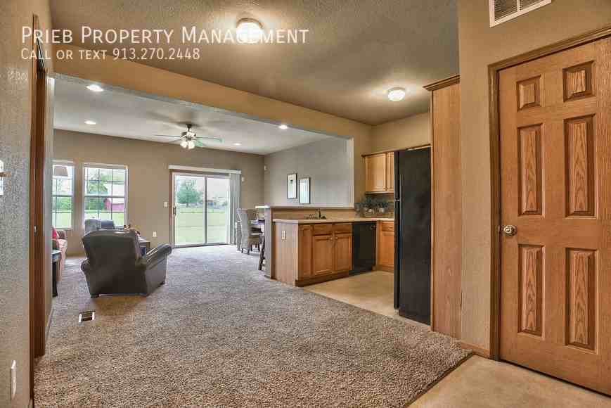 856 S Woodson Ct - Photo 5 of 20