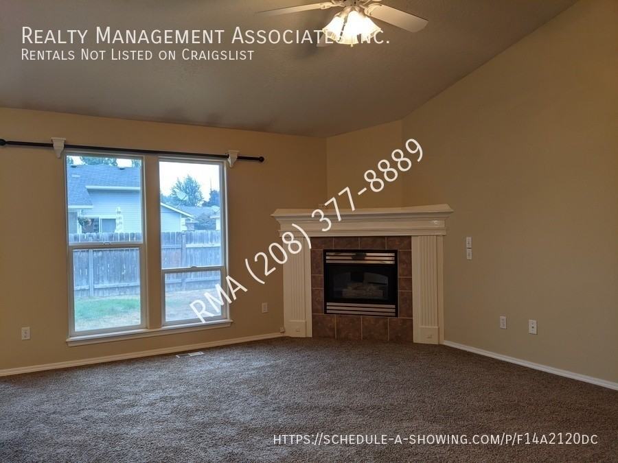 13426 W Acorn St - Photo 3 of 16