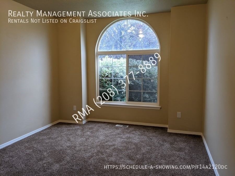 13426 W Acorn St - Photo 4 of 16