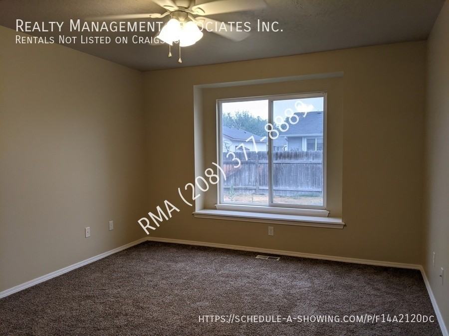 13426 W Acorn St - Photo 6 of 16