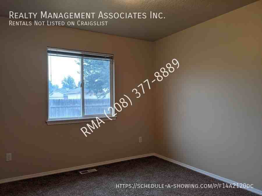 13426 W Acorn St - Photo 7 of 16