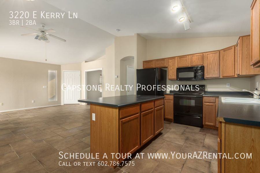 3220 E Kerry Ln - Photo 3 of 15