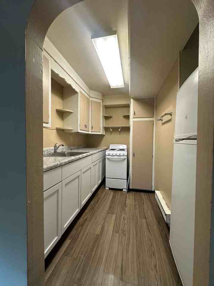 Stratford Apartments - Photo 2 of 10