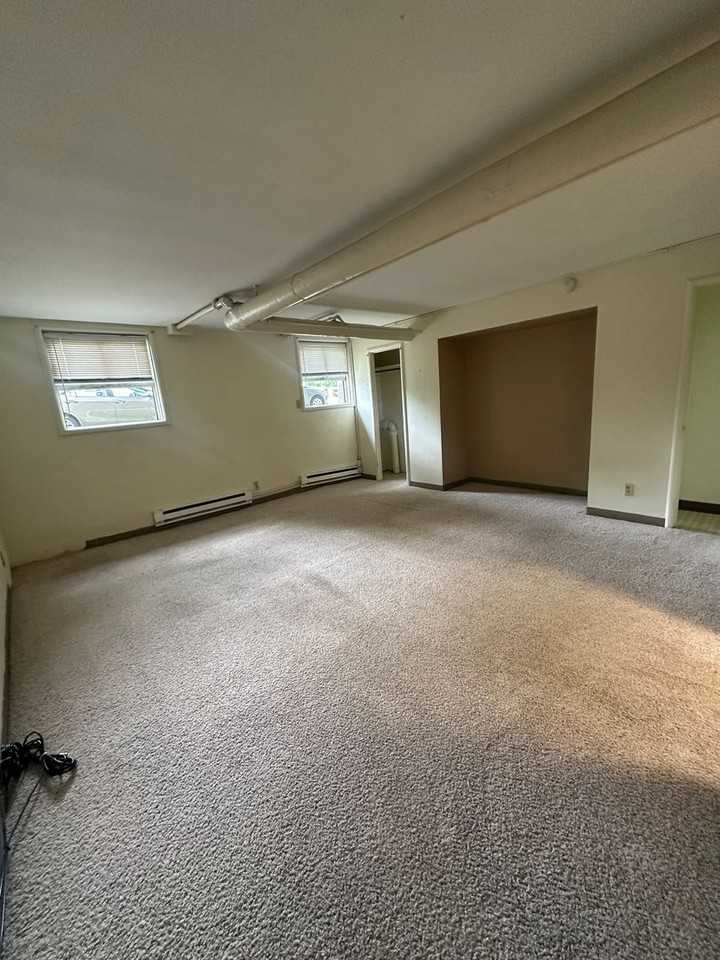 Stratford Apartments - Photo 3 of 10