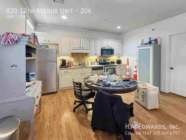 820 12th Ave #206 - Photo 3 of 9