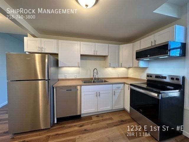 1232 E 1st St #E - Photo 3 of 20