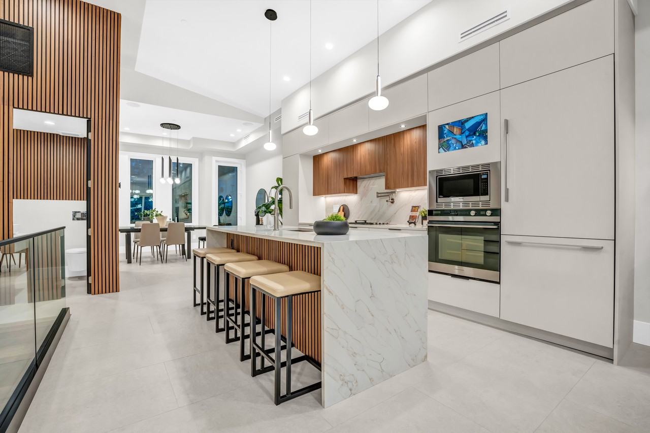 2380 Marine Drive - Photo 4 of 11