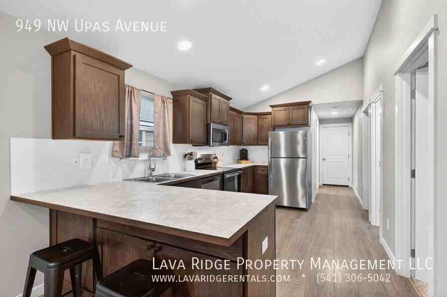 949 Nw Upas Ave - Photo 5 of 14