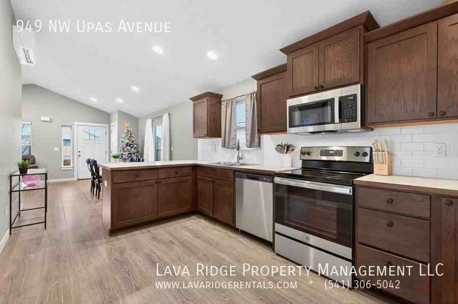949 Nw Upas Ave - Photo 6 of 14