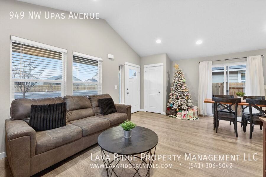 949 Nw Upas Ave - Photo 7 of 14