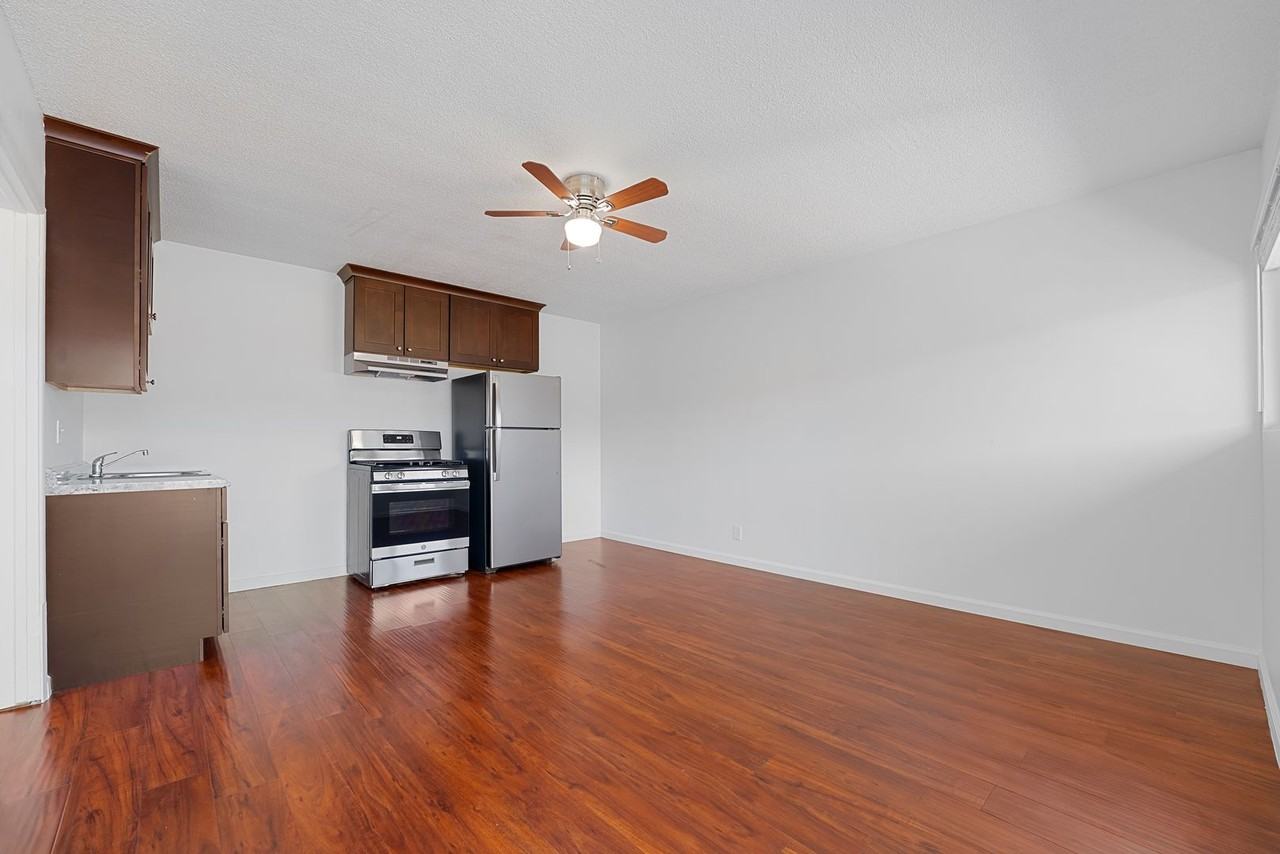 10920 S Osage Ave #14 - Photo 2 of 13