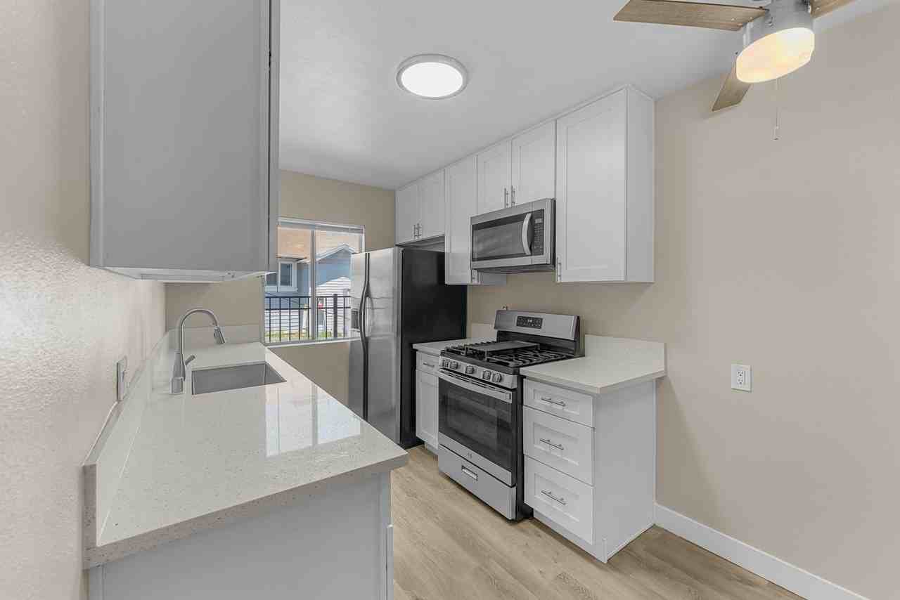 531 W Hyde Park Blvd #03 - Photo 5 of 19