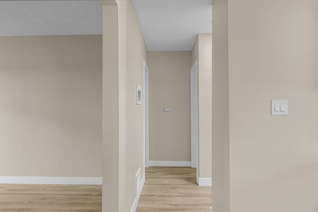 531 W Hyde Park Blvd #03 - Photo 7 of 19