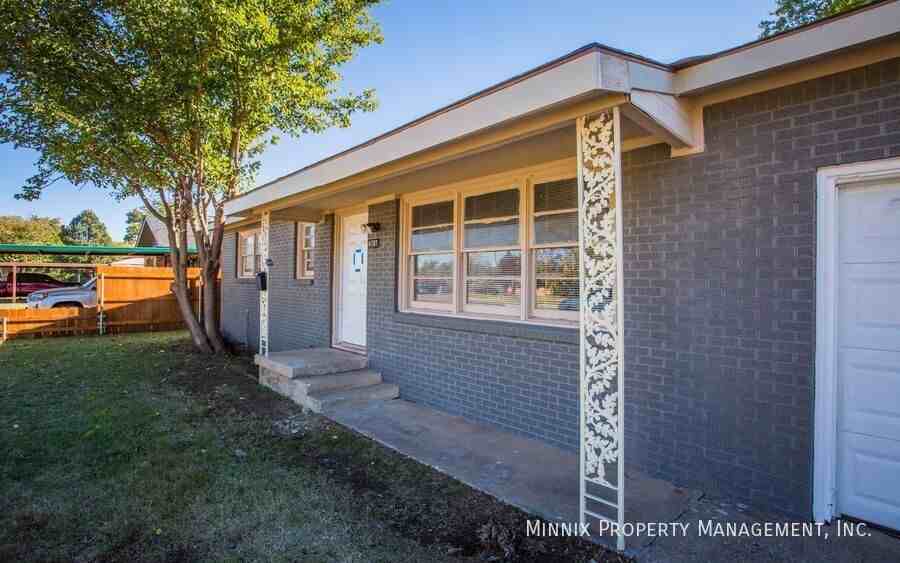 4707 42nd St - Photo 4 of 27