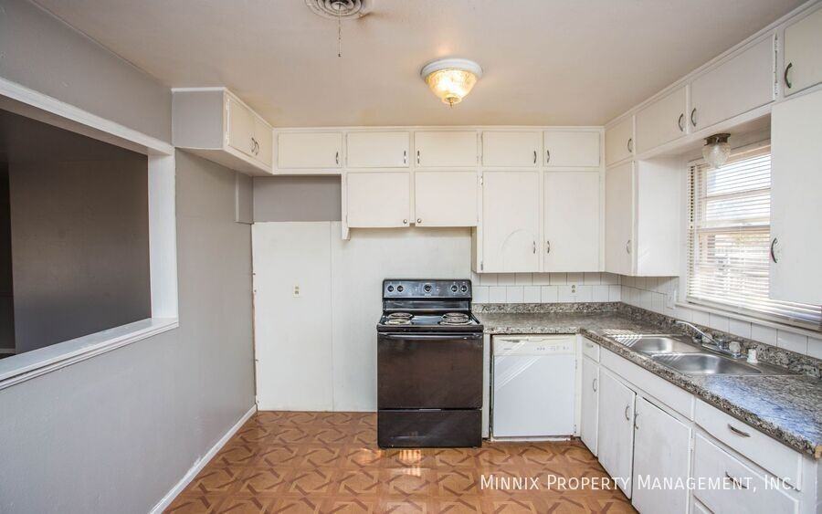 4707 42nd St - Photo 5 of 27